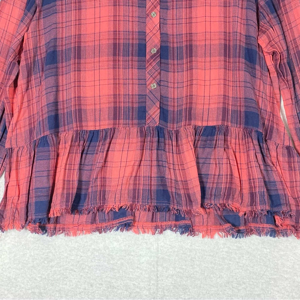Vince Camuto Plaid Peplum Blouse Women's M Red Blue Frayed Hem Long Sleeve Flowy - Picture 3 of 15